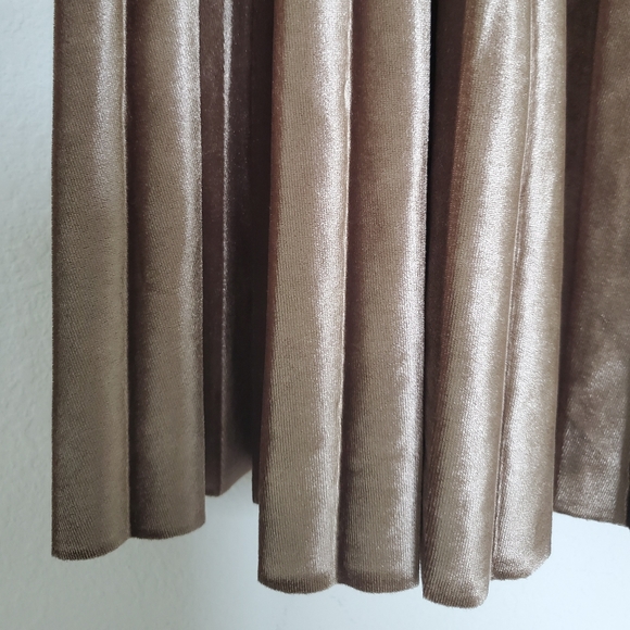 SOLD 🎈NWOT Pleated Metallic Midi Skirt - Picture 10 of 12